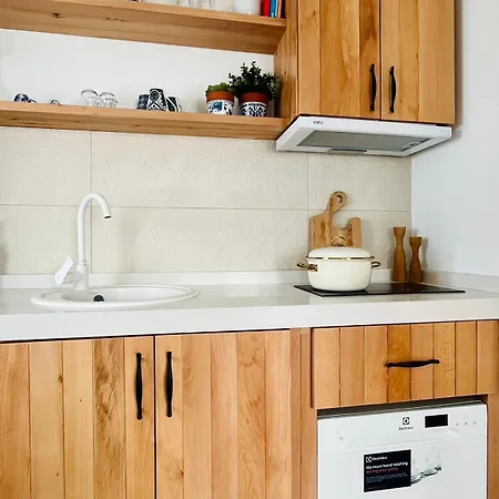 Jakaranda Unique * تورغوتْريس