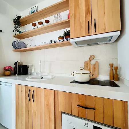 Jakaranda Unique * トゥルグトレイス